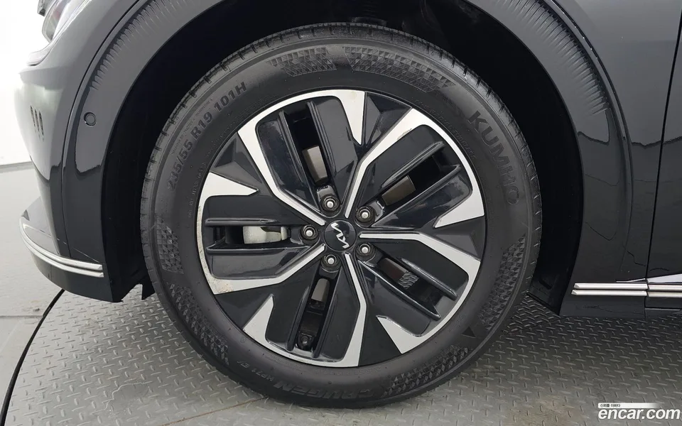 Kia EV6 2023 — миниатюра 2