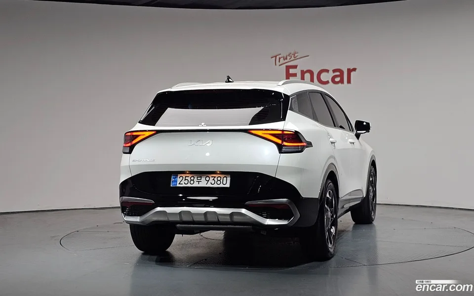 Kia Sportage 1.6 2WD 2023 — миниатюра 4