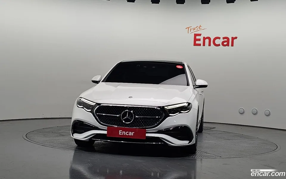 Mercedes-Benz E-Class E300 4MATIC AMG Line 2024 — миниатюра 3
