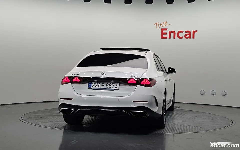 Mercedes-Benz E-Class E300 4MATIC AMG Line 2024 — миниатюра 4
