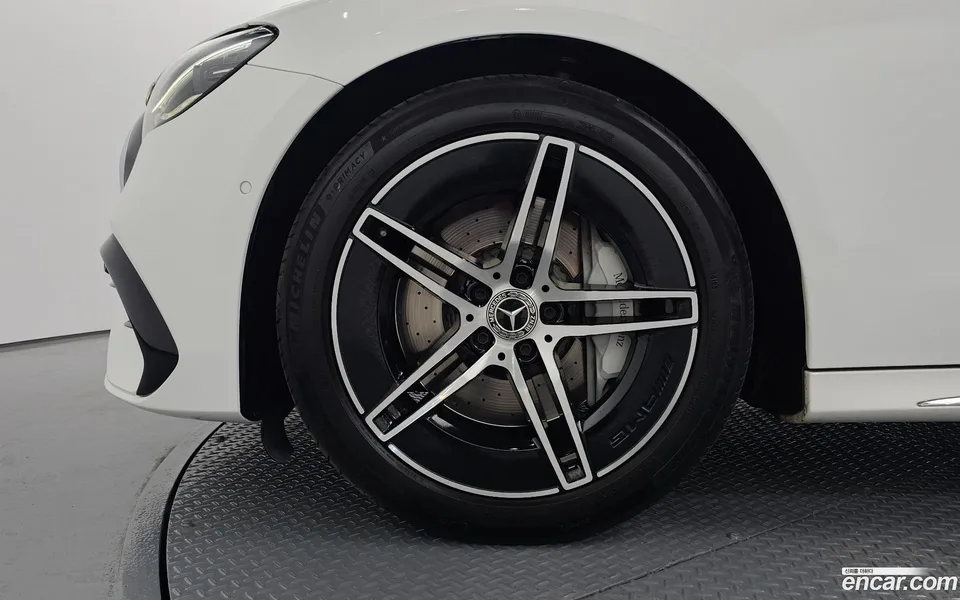 Mercedes-Benz E-Class E300 4MATIC AMG Line 2024 — миниатюра 5