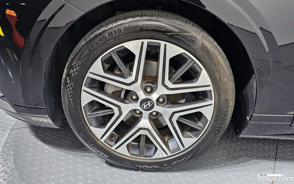 Hyundai Grandeur 2.5 2WD 2023 — миниатюра 2