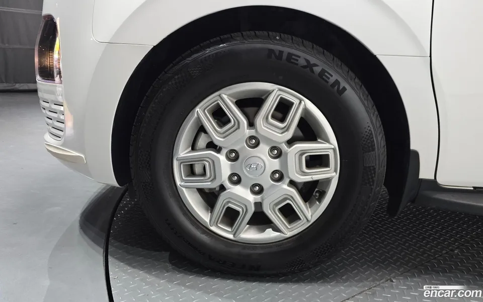 Hyundai Staria 2WD 2022 — миниатюра 2