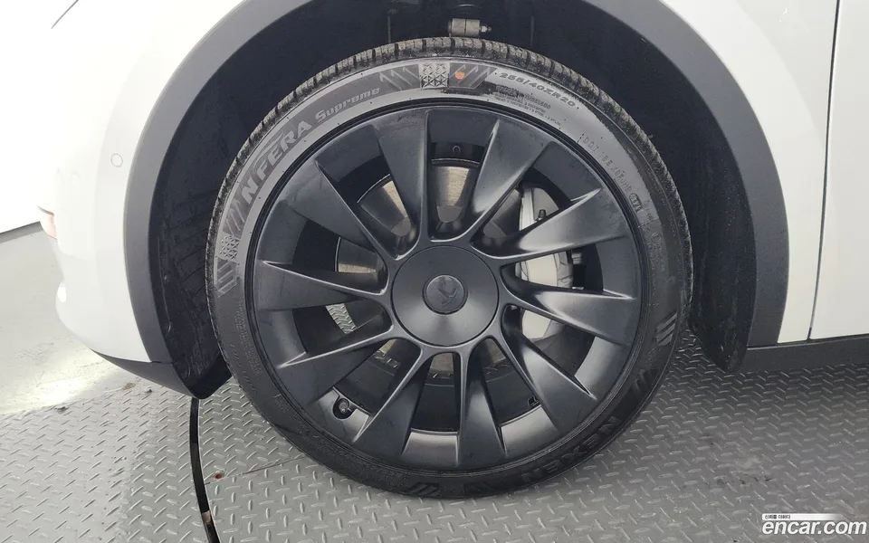 Tesla Model Y AWD 2022 — миниатюра 5