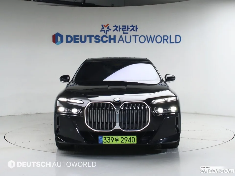 BMW 7 Series 740i xDrive M 2024 — миниатюра 3