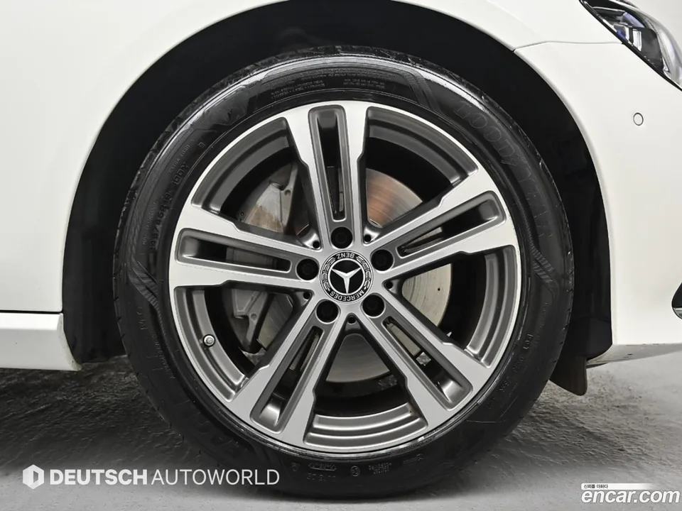 Mercedes-Benz E-Class E350 4MATIC 2022 — миниатюра 2