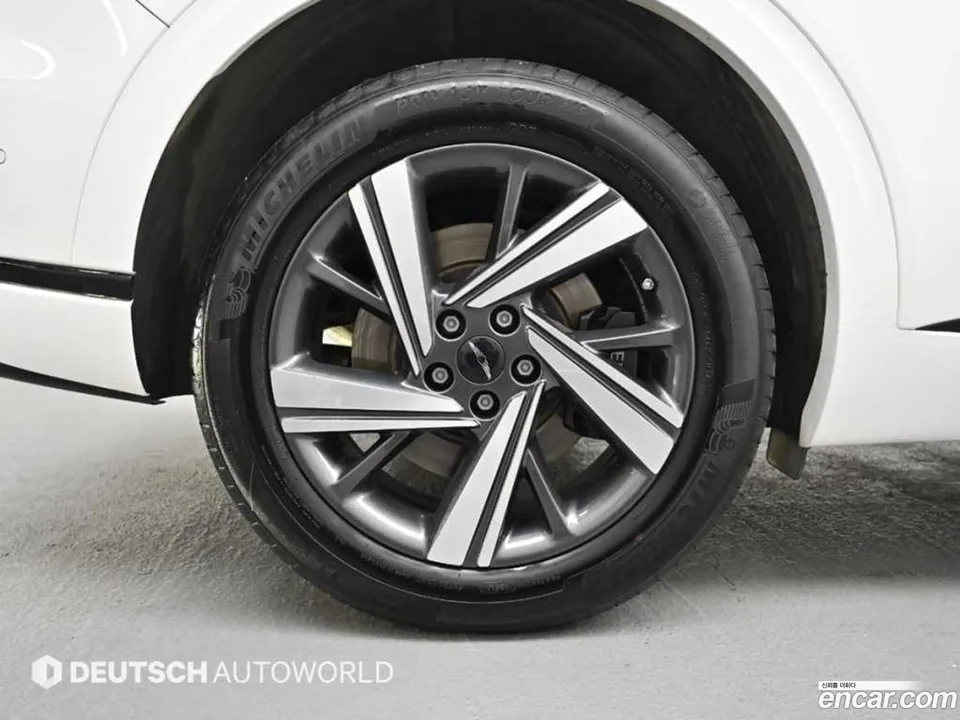 Genesis GV70 2.5T 2WD 2024 — миниатюра 2