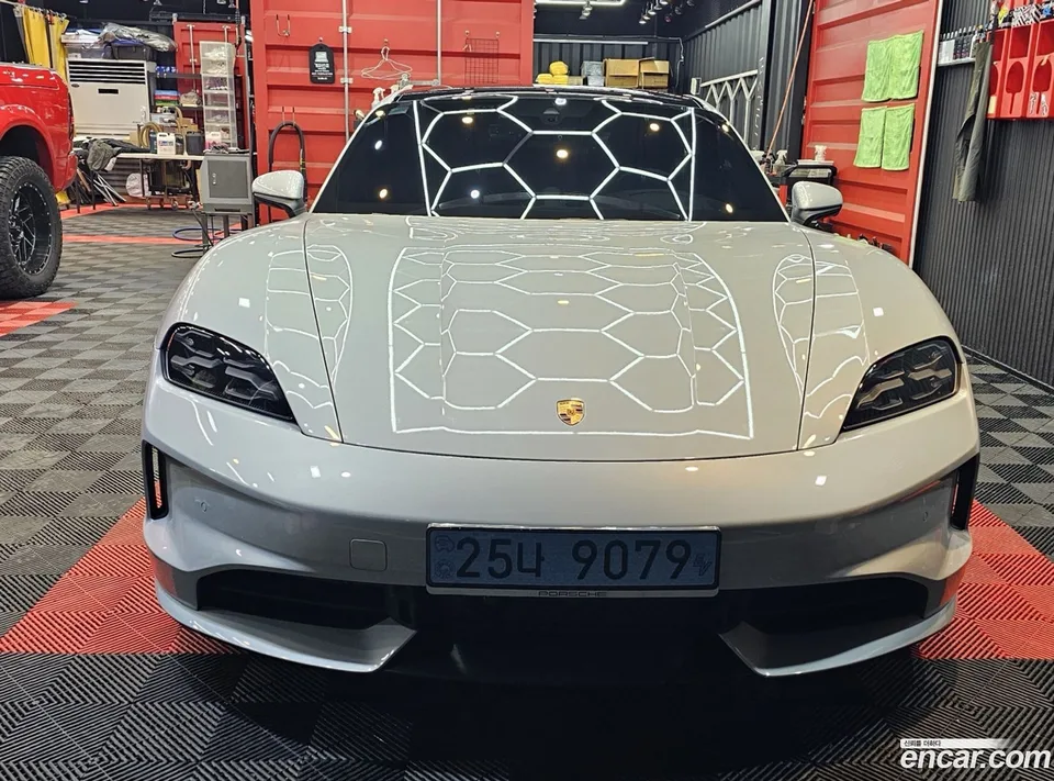 Porsche Taycan 4S 2025 — фото 1, купить с доставкой в Москву