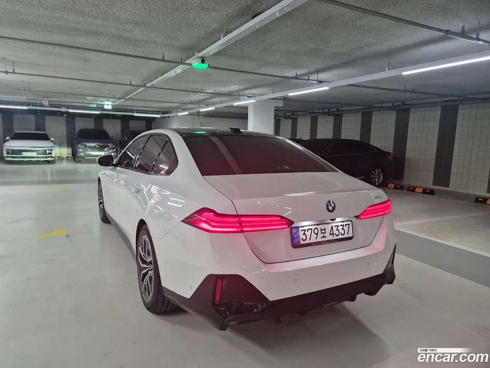 BMW 5 Series 520i M 2024 — миниатюра 3
