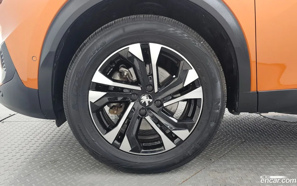 Peugeot e-2008 EV GT 2023 — миниатюра 2