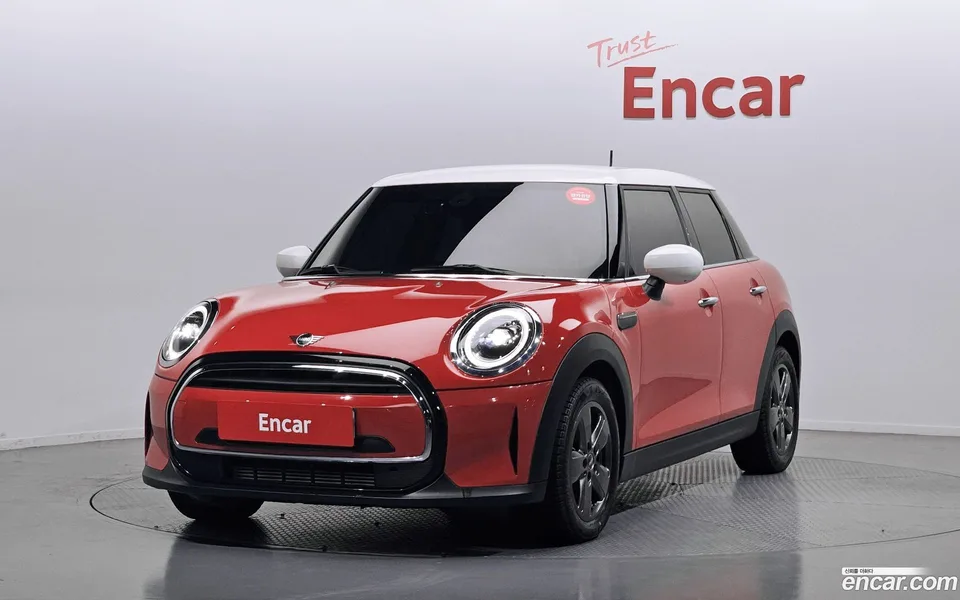 MINI Cooper 5 2022 — фото 1, купить с доставкой в Москву
