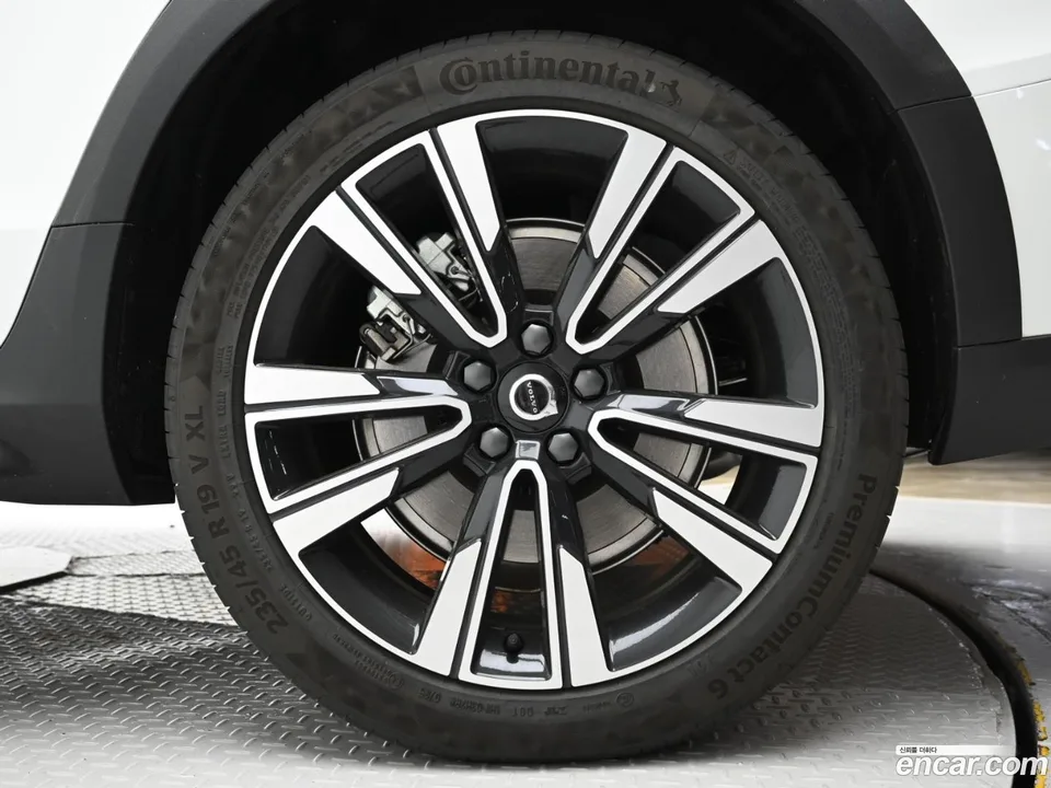Volvo V60 Cross Country B5 AWD 2025 — миниатюра 5