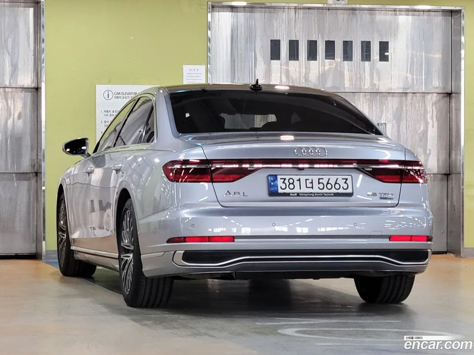 Audi A8 55 TFSI LWB 2023 — миниатюра 5