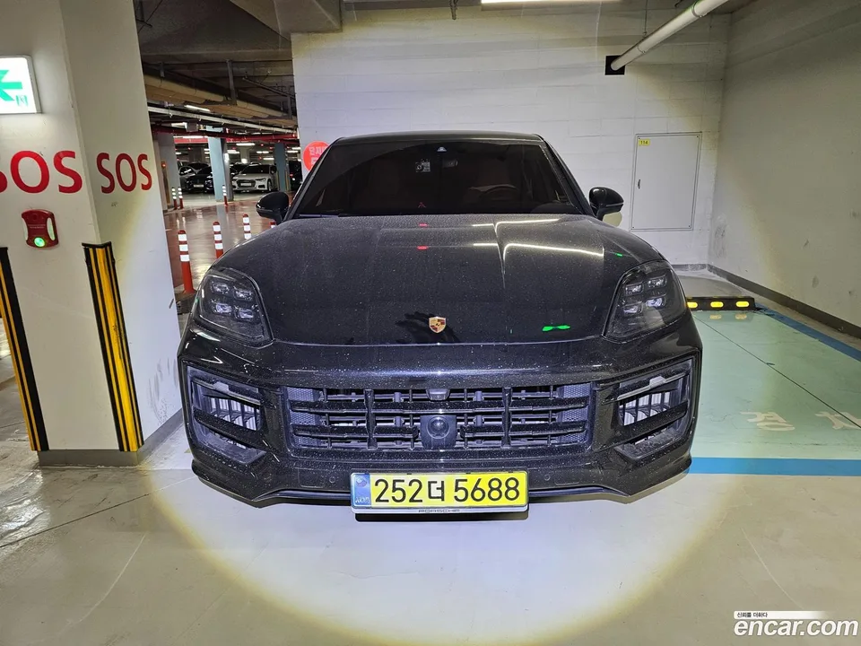 Porsche Cayenne 3.0 2024 — фото 1, купить с доставкой в Москву