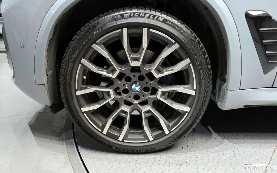 BMW X5 xDrive 40i M 2023 — миниатюра 2