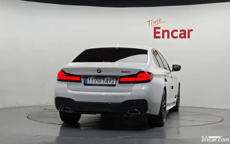 BMW 5 Series 520i M 2023 — миниатюра 4