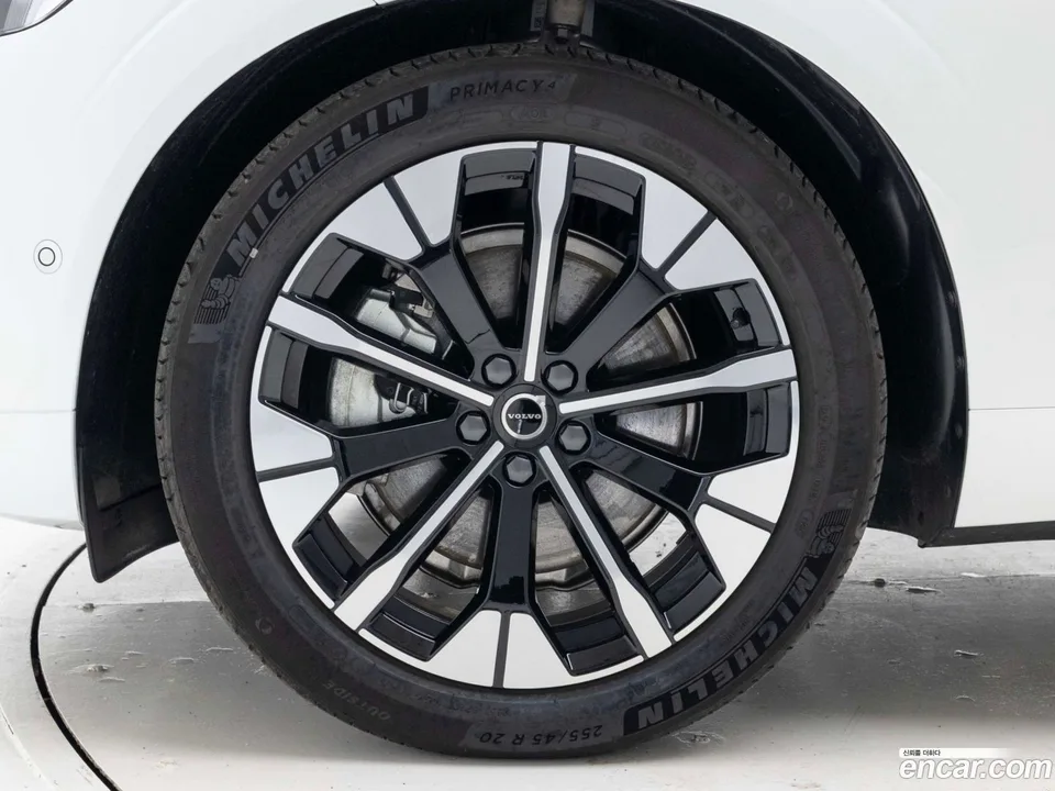 Volvo XC60 T8 2025 — миниатюра 5