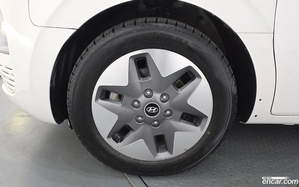 Hyundai Staria L3.5 9 2023 — миниатюра 2