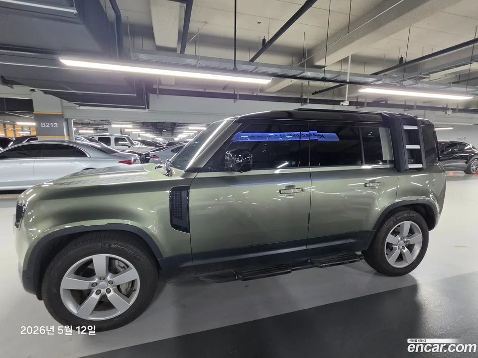 Land Rover Defender 110 D300 HSE 2022 — миниатюра 5