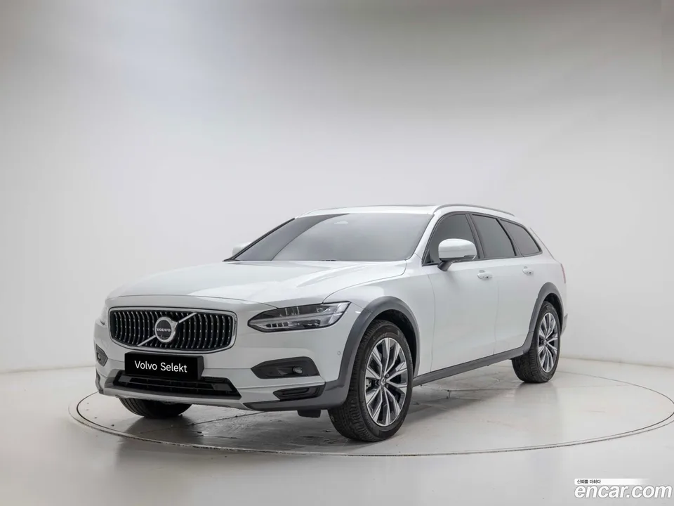 Volvo V90 Cross Country B5 AWD 2025 — фото 1, купить с доставкой в Москву