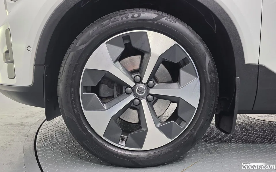 Volvo XC40 B4 2023 — миниатюра 5