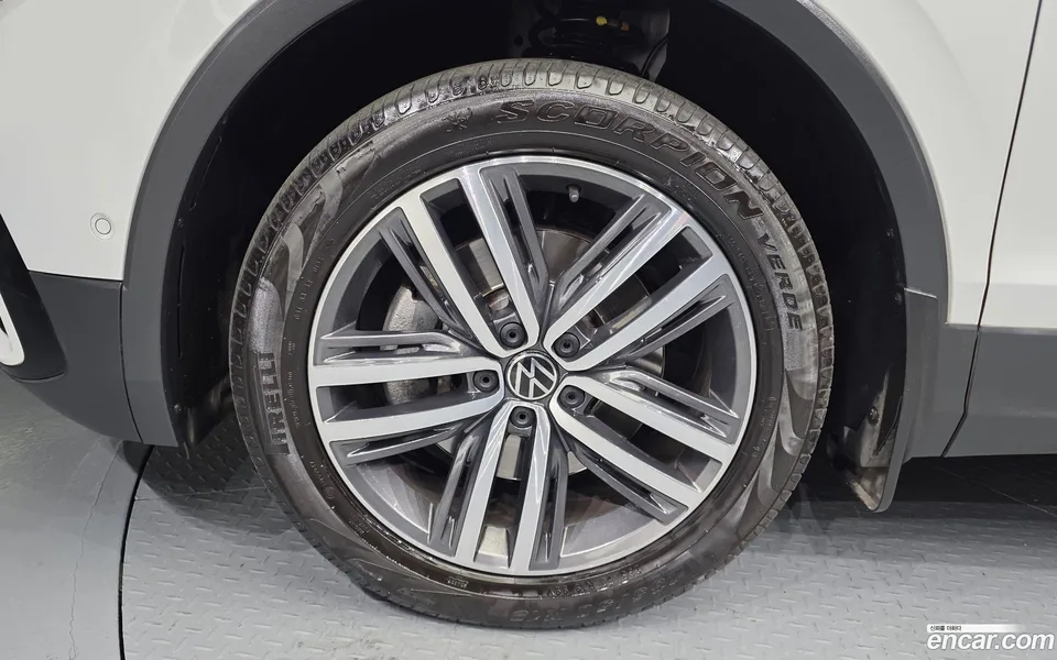 Volkswagen Tiguan Allspace 2.0 TSI 2023 — миниатюра 2