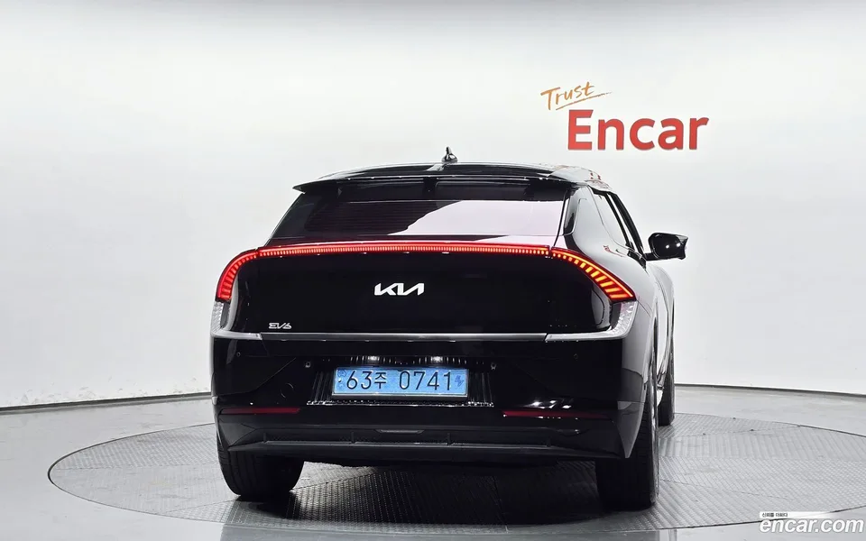 Kia EV6 2023 — миниатюра 4