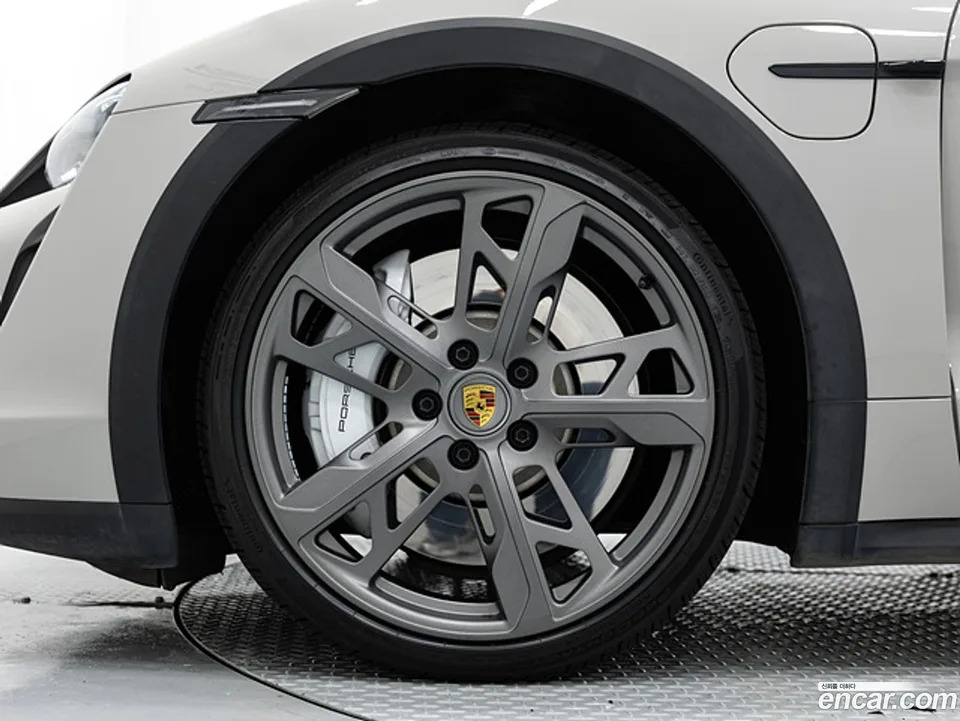 Porsche Taycan 2023 — миниатюра 2