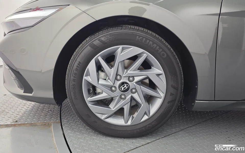Hyundai Avante CN7 Hybrid 2024 — миниатюра 2