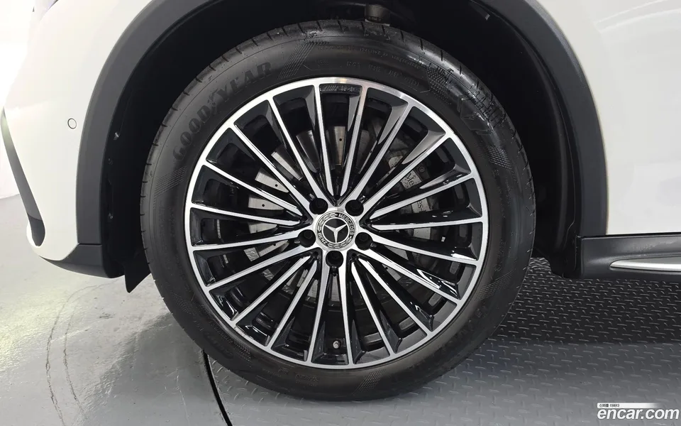 Mercedes-Benz GLC-Class GLC300 4MATIC AMG Line 2023 — миниатюра 2