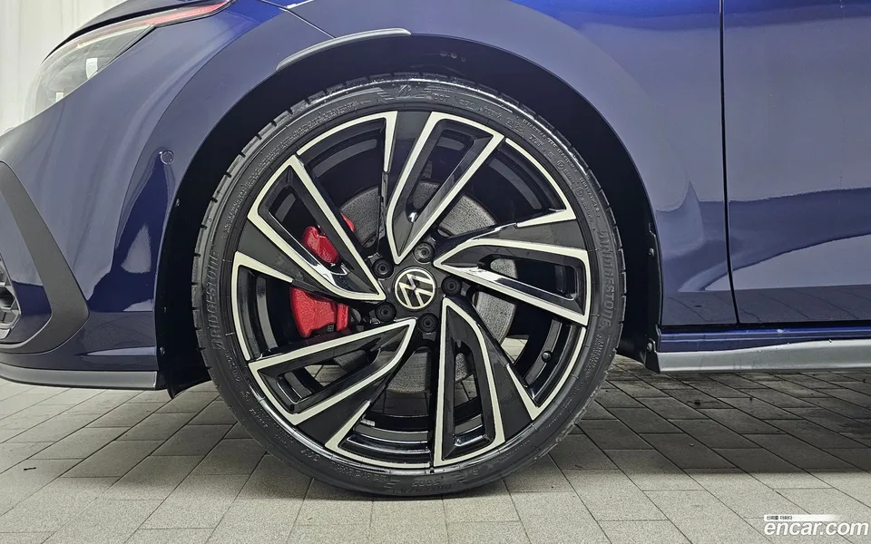 Volkswagen Golf 2.0 GTI 2024 — миниатюра 2