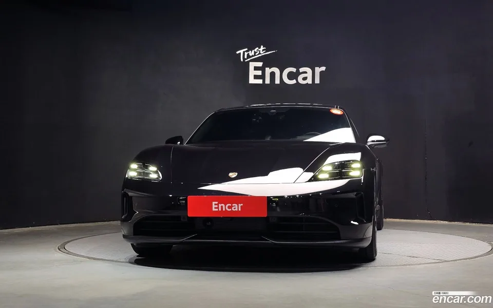 Porsche Taycan 2024 — миниатюра 3
