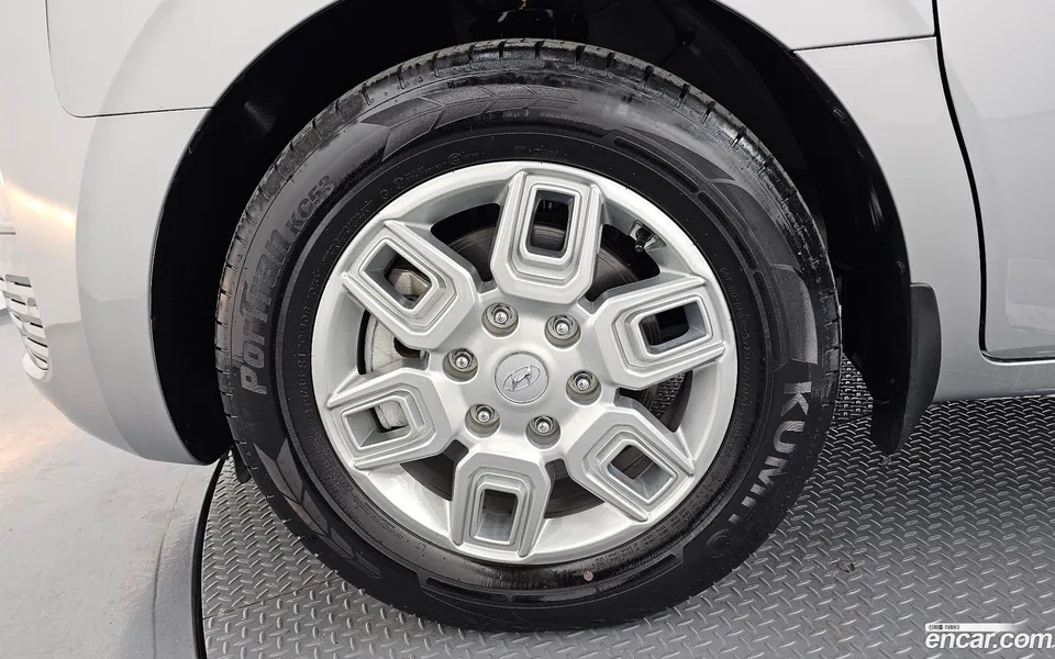 Hyundai Staria 5 2023 — миниатюра 2
