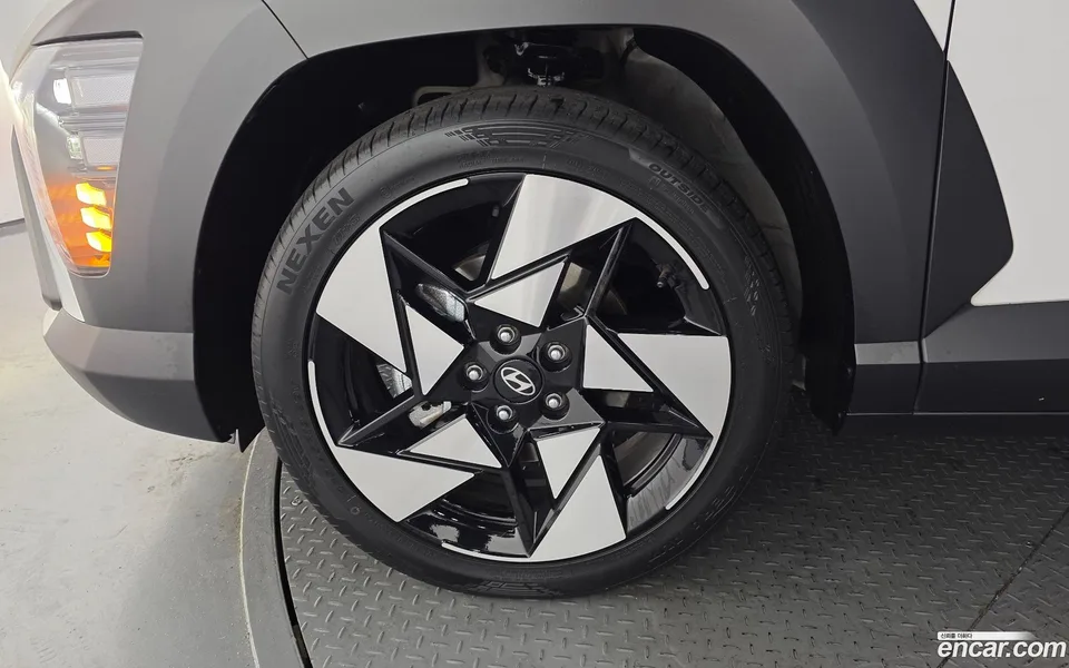 Hyundai Kona 1.6 2WD 2023 — миниатюра 2