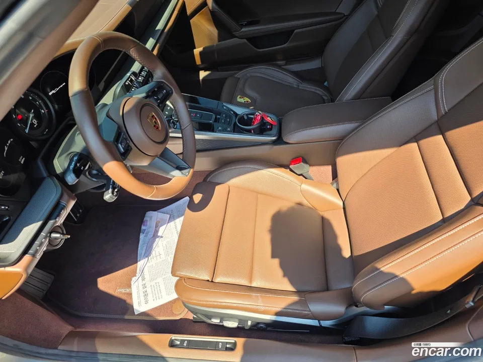 Porsche 911 (992) 2024 — миниатюра 2