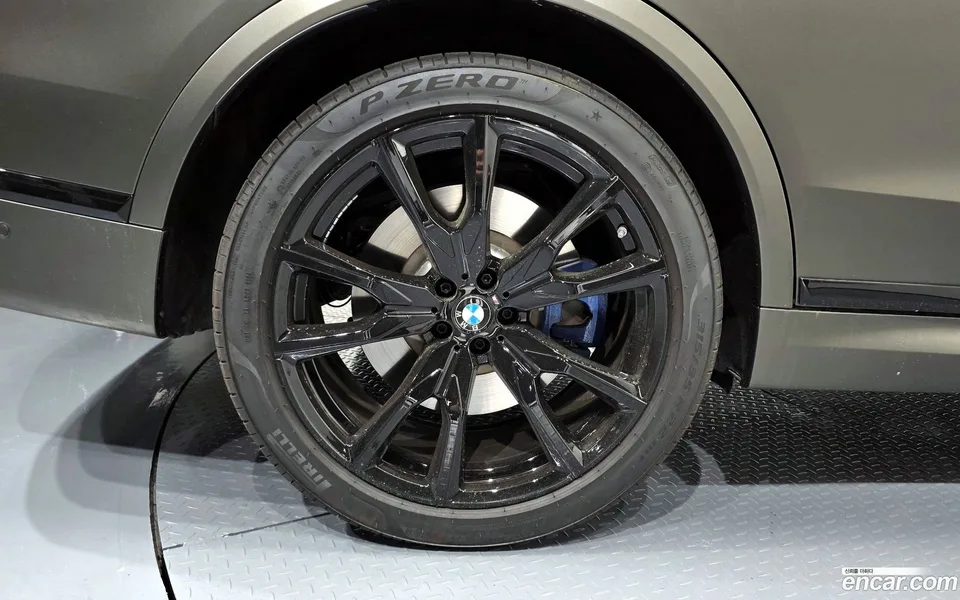 BMW X7 M60i xDrive M 6 2025 — миниатюра 2