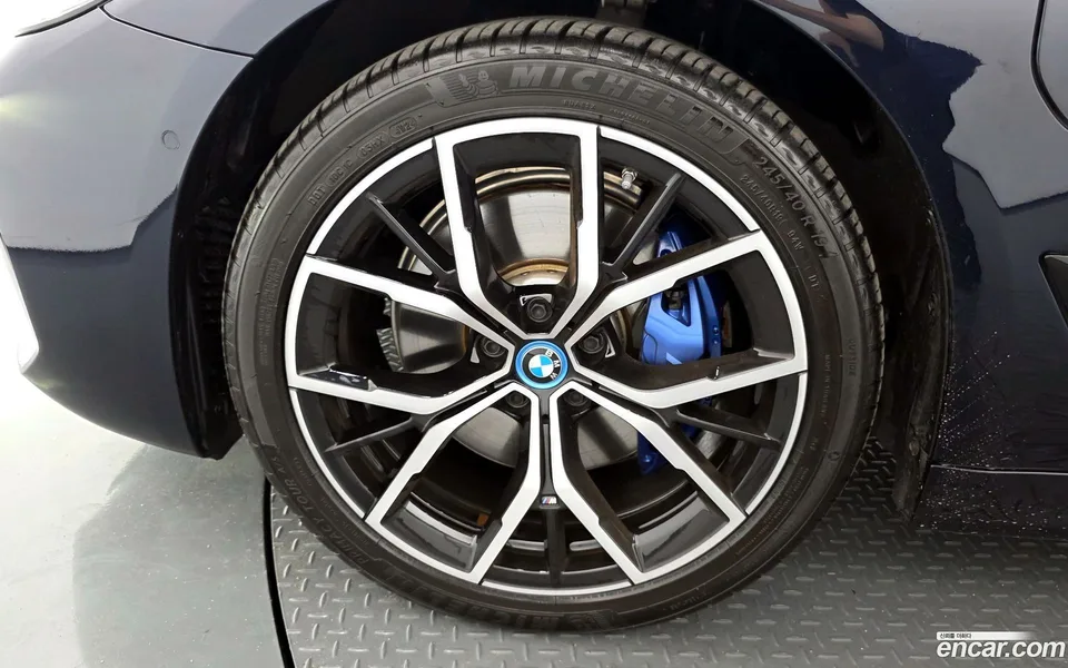 BMW 5 Series 530e M 2023 — миниатюра 5