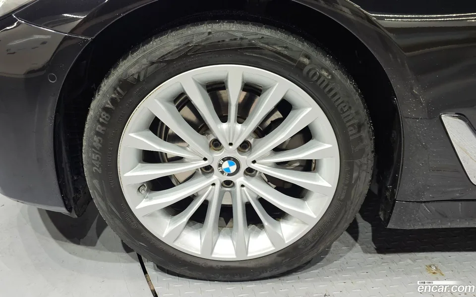 BMW 5 Series 520i 2022 — миниатюра 2