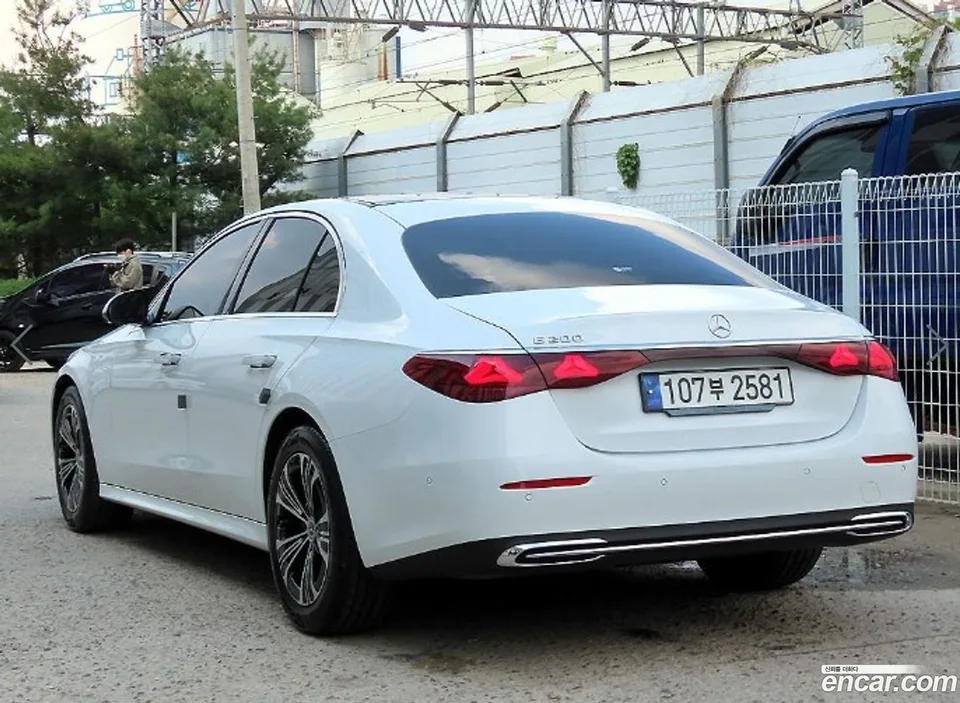 Mercedes-Benz E-Class E200 2024 — миниатюра 3