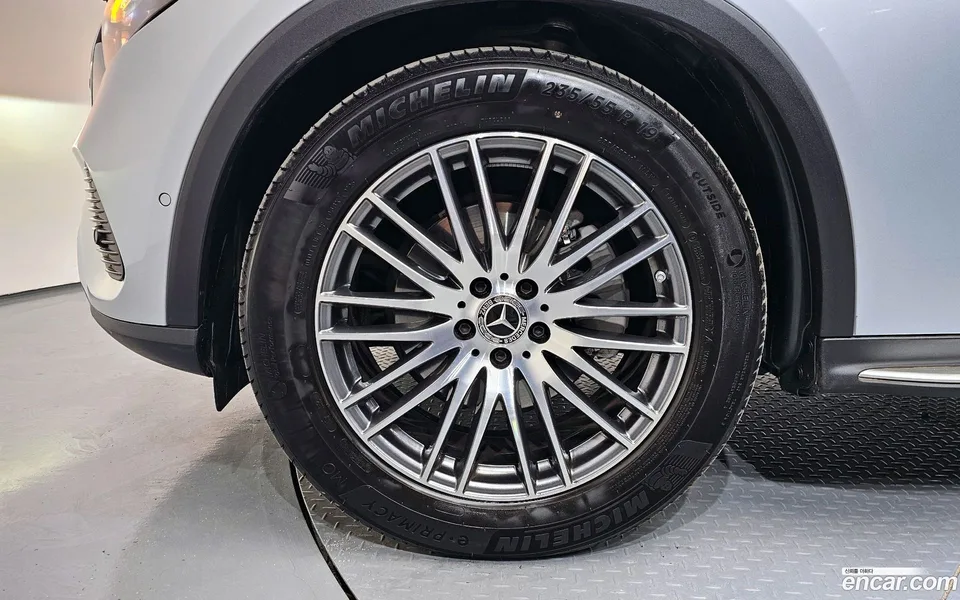 Mercedes-Benz GLC-Class GLC300 4MATIC 2025 — миниатюра 2