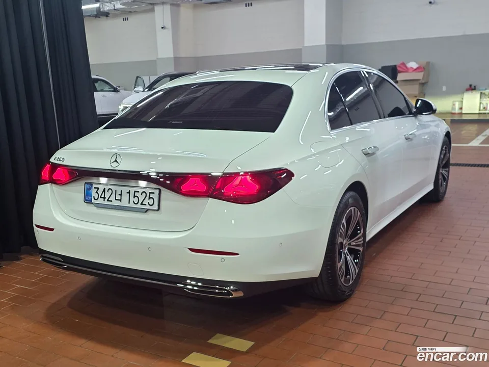 Mercedes-Benz E-Class E200 2025 — миниатюра 3