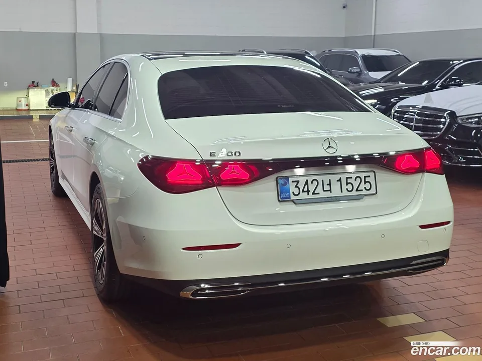 Mercedes-Benz E-Class E200 2025 — миниатюра 4