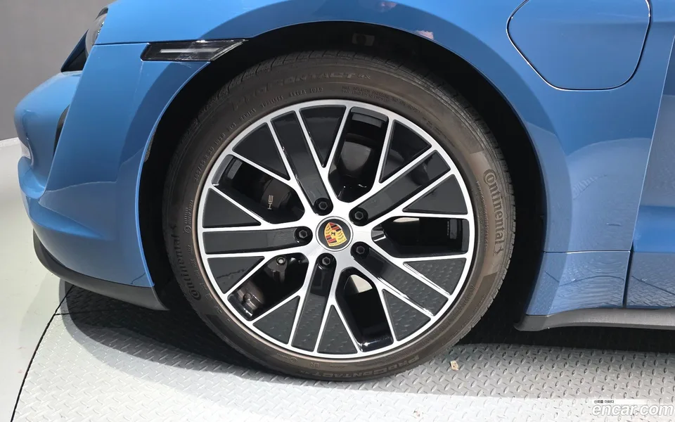 Porsche Taycan 2023 — миниатюра 2