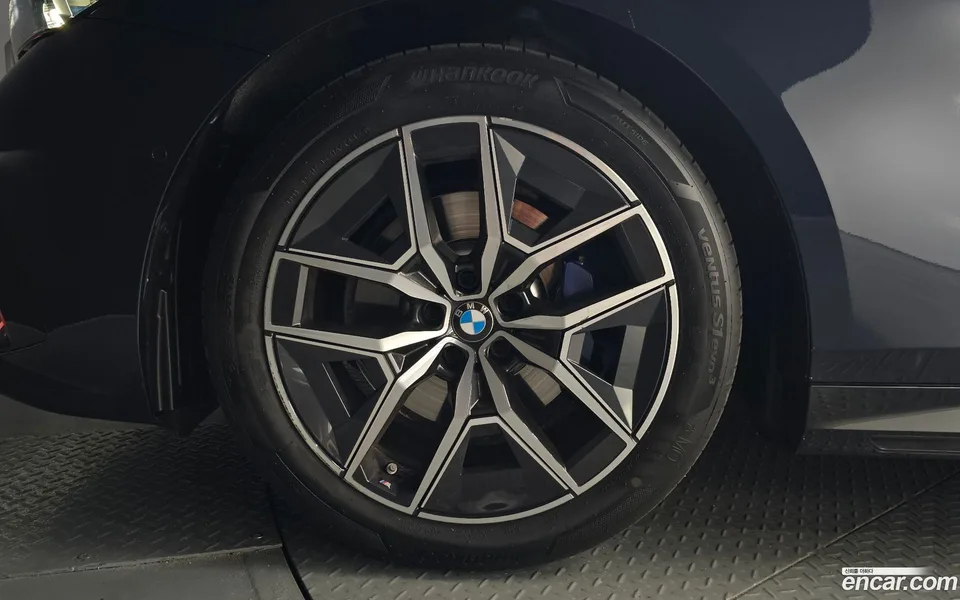 BMW 5 Series 523d M 2025 — миниатюра 2