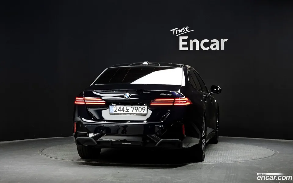 BMW 5 Series 523d M 2025 — миниатюра 4