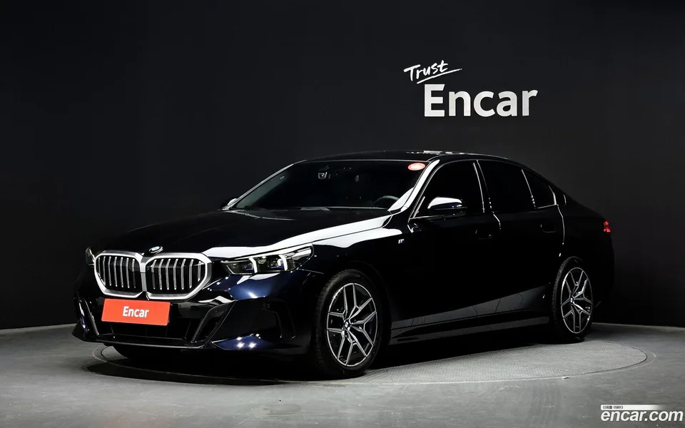 BMW 5 Series 523d M 2025 — фото 1, купить с доставкой в Москву