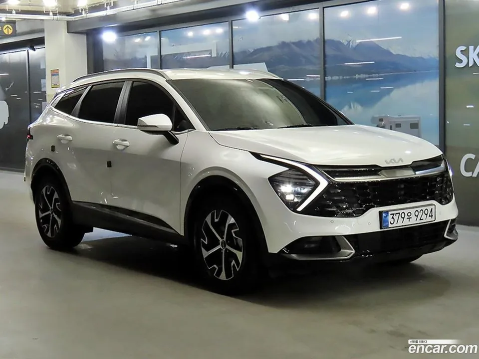 Kia Sportage Hybrid 2WD 2023 — фото 1, купить с доставкой в Москву