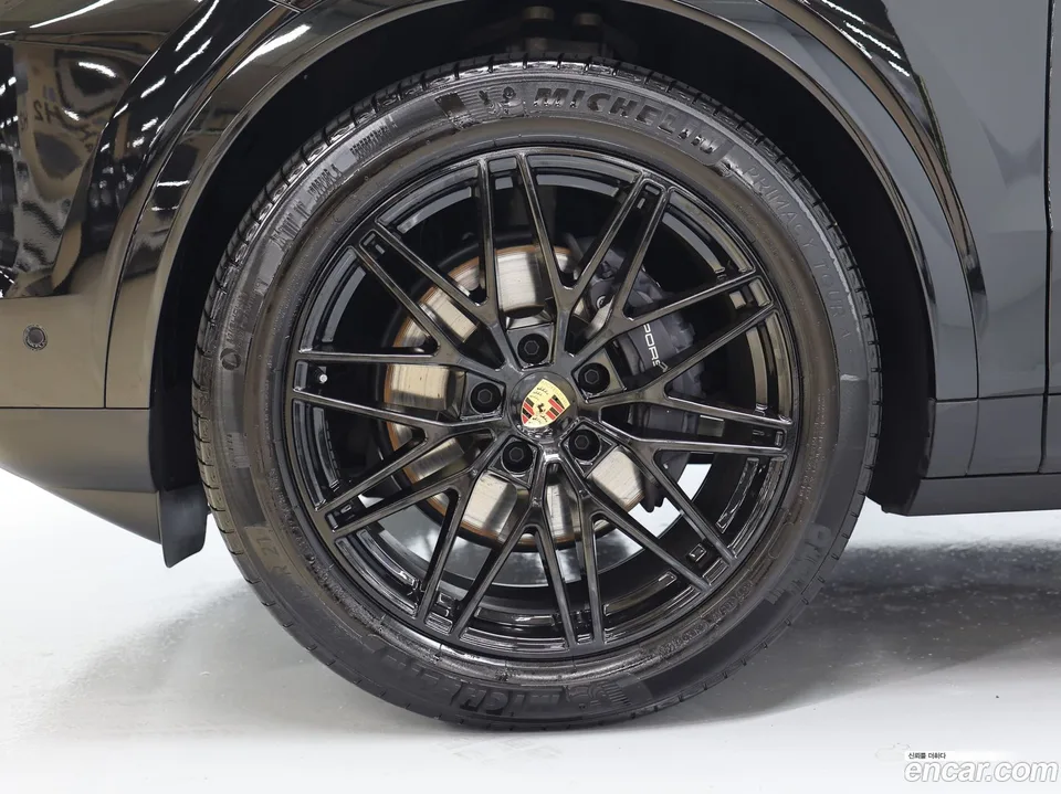 Porsche Cayenne 3.0 2023 — миниатюра 2