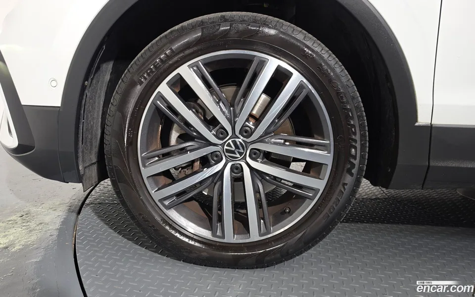 Volkswagen Tiguan Allspace 2.0 TSI 2022 — миниатюра 2