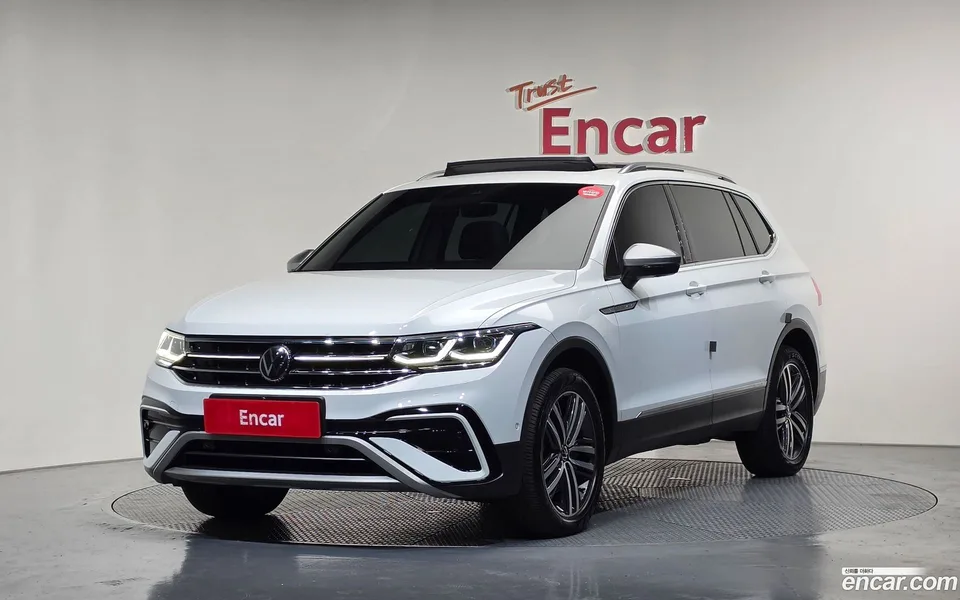 Volkswagen Tiguan Allspace 2.0 TSI 2022 — фото 1, купить с доставкой в Москву